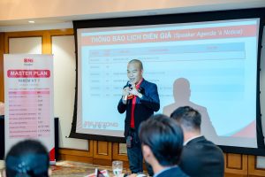 Sáu Bình chia sẻ chiến lược kinh doanh bất động sản và giải pháp thị trường trong buổi đào tạo thực tế