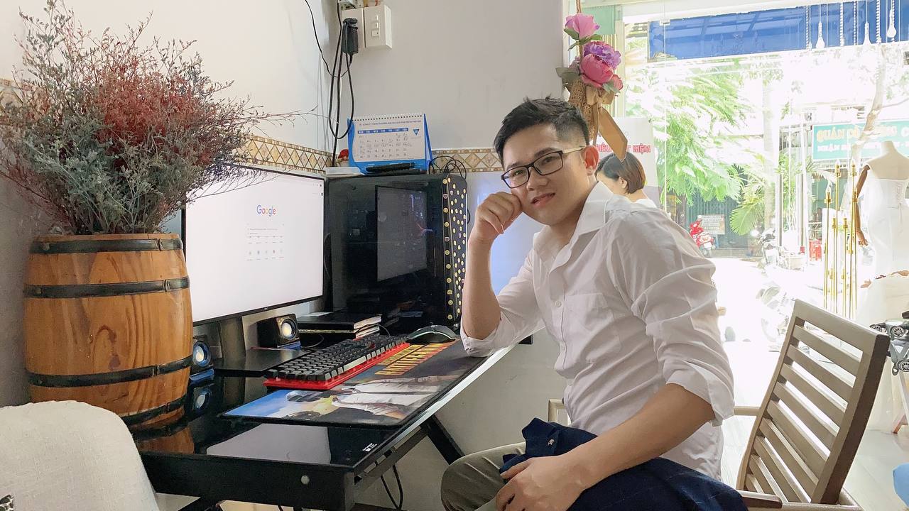 Nguyễn Hữu Tuyên làm việc tại nhà – hình ảnh người kinh doanh online xây dựng hệ thống từ con số 0