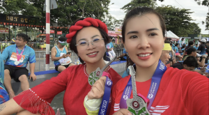 Nguyễn Thu cùng bạn đồng hành sau giải chạy bộ, khoảnh khắc lan tỏa năng lượng tích cực của người phụ nữ kinh doanh yêu thể thao