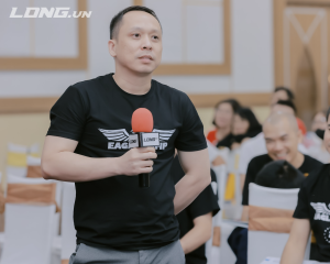 Nguyễn Mạnh Dương chia sẻ tại sự kiện Eagle Camp, hình ảnh người làm giáo dục với nội lực vững vàng và tư duy kinh doanh tri thức