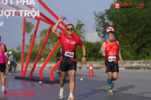 Xuân Trường cùng đồng đội về đích Ironman 70.3 – biểu tượng của ý chí và tinh thần người kinh doanh bền bỉ